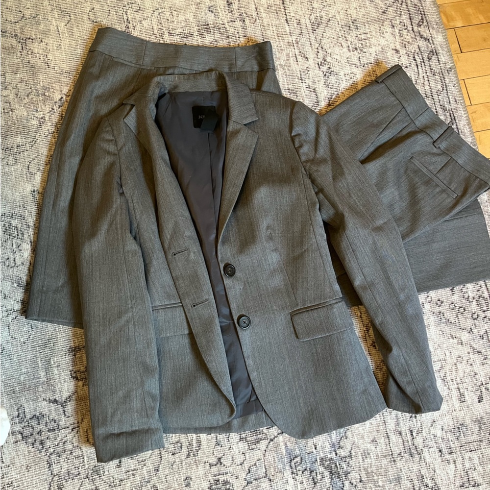 Jcrew skirt + pant suit set! 3 items: pants (2), skirt (2) & blazer (0)!